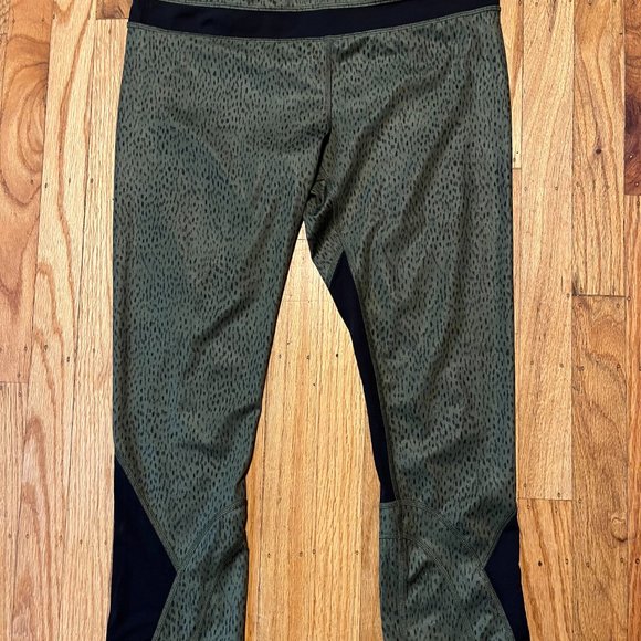Lululemon Cropped Leggings Medium - Picture 1 of 4